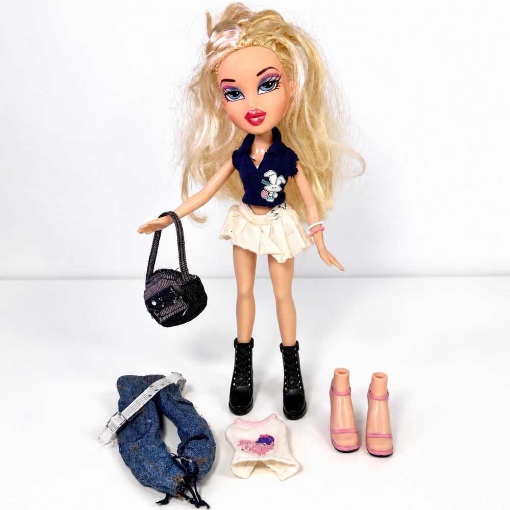 Bratz Funk Out Cloe Doll 2004 MGA Original Outfits Shoes Purse Accessories